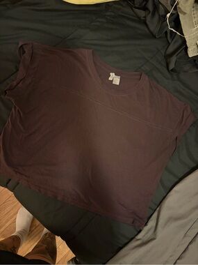 H&M Cropped Crewneck Tee in Deep Plum
